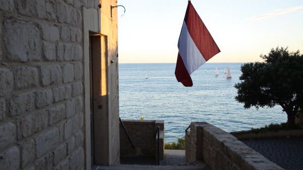 Top 5 conseils pour engager un couvreur à Antibes en cas de fuite